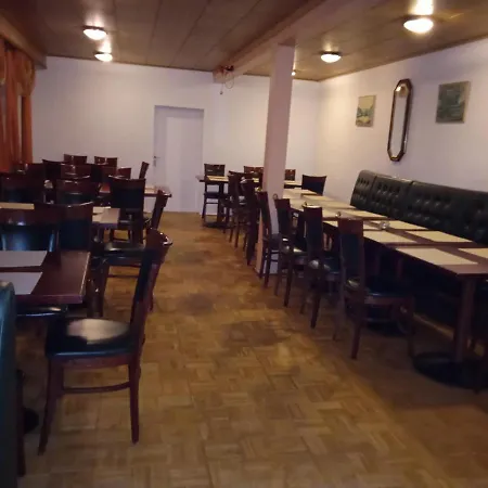 Hotel & Restaurant Zum Adlersberg 3*