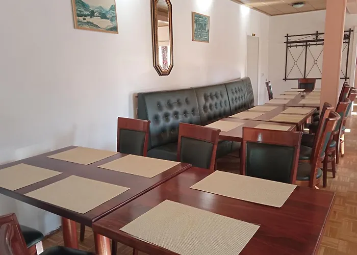 & Restaurant Zum Adlersberg Schleusingen